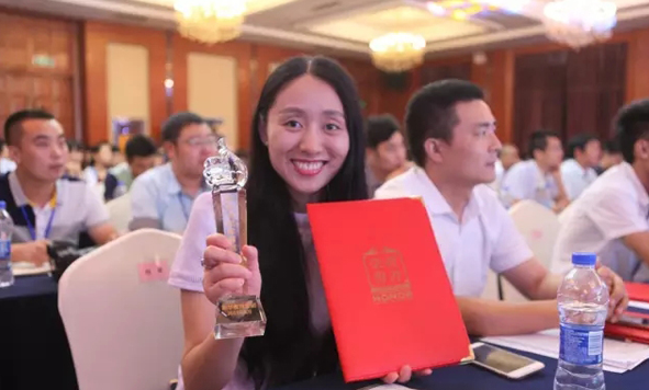 <b>努力就有收獲，人人都能成功！</b>