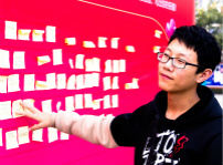 <b>人無(wú)遠(yuǎn)慮，必有近憂，用最多的夢(mèng)想去面對(duì)未來(lái)</b>