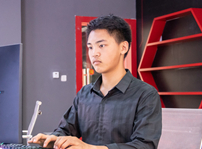 <b>向陽(yáng)而生，茁壯成長(zhǎng)</b>