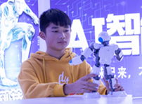 <b>新生故事|體驗(yàn)過(guò)打工的辛苦，我來(lái)新華學(xué)UI設(shè)計(jì)</b>