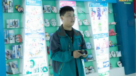 <b>選擇新華，遇見(jiàn)更優(yōu)秀的自己</b>