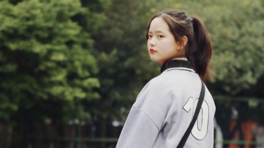 <b>青春握手心，夢(mèng)想放肩膀！因?yàn)殡娚套屓松錆M期待！</b>