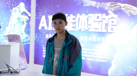 <b>職高轉(zhuǎn)校來(lái)新華，智行天下 技贏未來(lái)！</b>