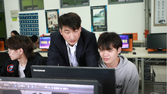 <b>這個(gè)動(dòng)漫火了！揭秘《新華小趣事》創(chuàng)作團(tuán)隊(duì)背后的故事！</b>