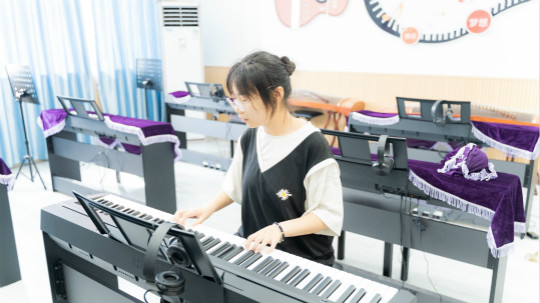 <b>楊晶：手把手教學(xué)的老師，讓我找到自信</b>