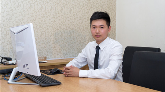 <b>一無所有從新華走出，華麗轉(zhuǎn)身再歸來！</b>