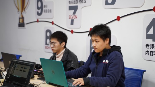 <b>優(yōu)秀學子|重返母校，再拾夢想</b>