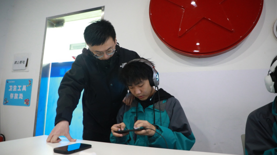 <b>青訓(xùn)營(yíng)少年李雨涵：熱血電競(jìng)，追夢(mèng)職業(yè)之路</b>