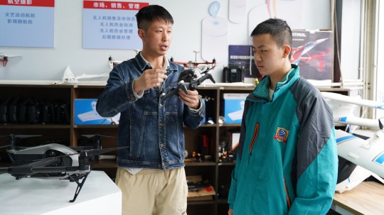 <b>新華新起點(diǎn)，打工人重返校園是一種什么樣的體驗(yàn)？</b>