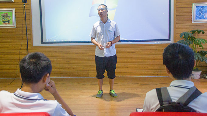 不一樣的開班儀式，體驗VR科技之旅