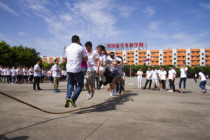 趣味運(yùn)動(dòng)會(huì)，老師和同學(xué)們都玩嗨了！