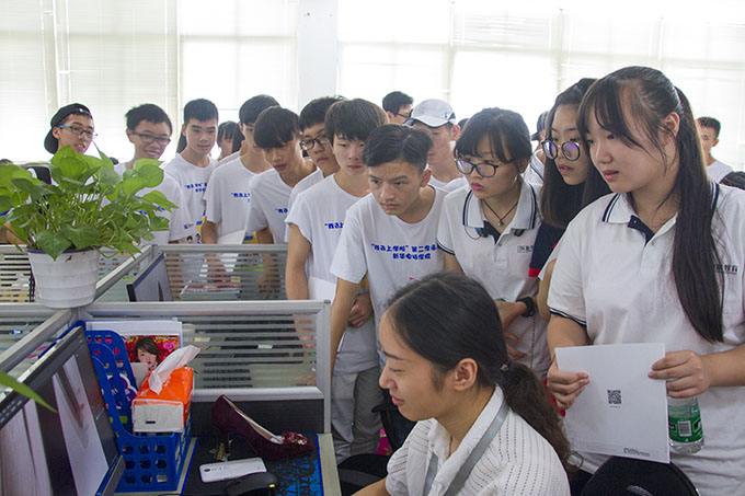 IT夏令營(yíng)，快樂(lè)和成長(zhǎng)與我們同行