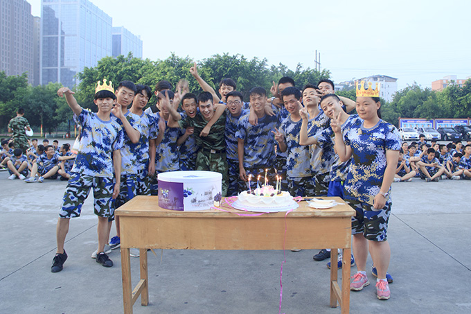 全校生日大party，新華有你更精彩