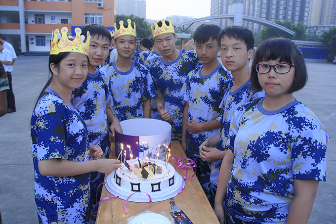 全校生日大party，新華有你更精彩