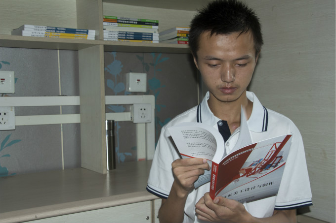 讓兄妹倆學(xué)門技術(shù)，是父親給他們最好的愛