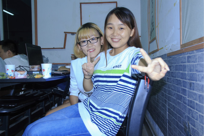 中秋節(jié)到了，各班級(jí)舉辦茶話會(huì)歡度佳節(jié)