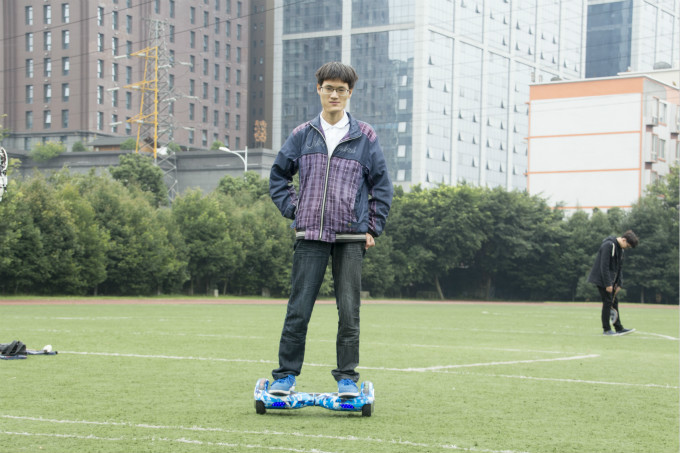 何興：從四川師范大學(xué)退學(xué)，只為了來新華學(xué)習(xí)VR