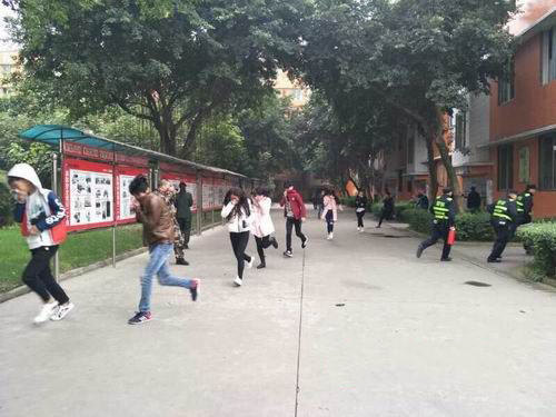 開展消防演練，增強(qiáng)消防安全意識