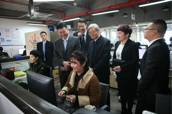 萬(wàn)人專(zhuān)才·新華開(kāi)啟人才培養(yǎng)計(jì)劃