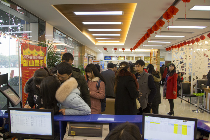 新年新氣象，新生報(bào)名場(chǎng)面火爆