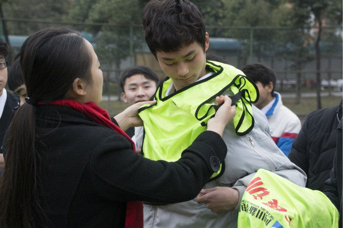 在拓展中相互認識，在拓展中展現(xiàn)自我