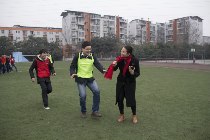 在拓展中相互認識，在拓展中展現(xiàn)自我