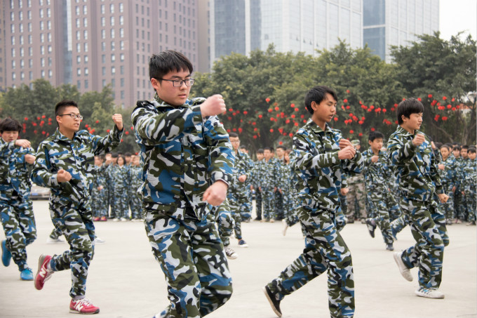 軍訓會操表演，青春與奮進的完美結合！