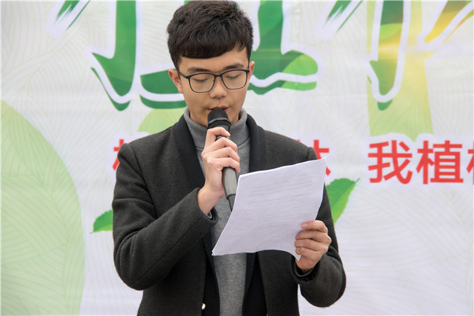 植樹節(jié)，四川新華師生在行動(dòng)！