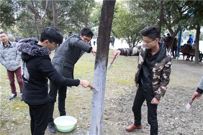 植樹節(jié)，四川新華師生在行動(dòng)！