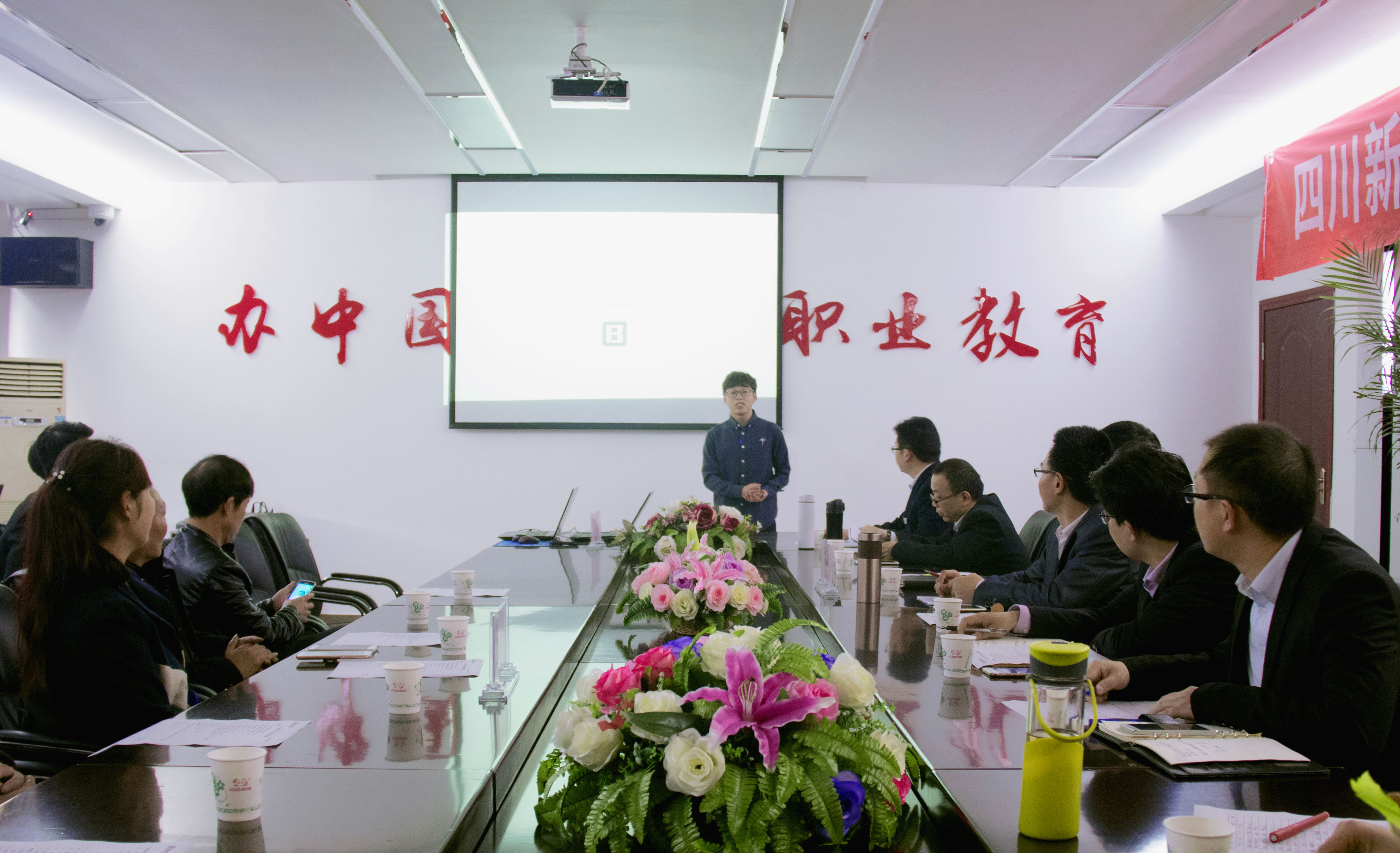 幸福就是，畢業(yè)答辯時(shí)有父母的見證