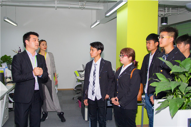 走進(jìn)愛奇藝，開啟青春時尚之旅