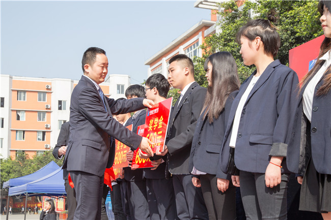 畢業(yè)了：感恩母校，放飛夢(mèng)想！