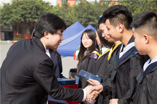 畢業(yè)了：感恩母校，放飛夢(mèng)想！