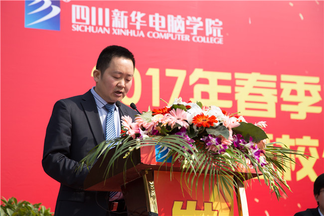 IT人才供需洽談會(huì)：100多家企業(yè)，“職”為新華