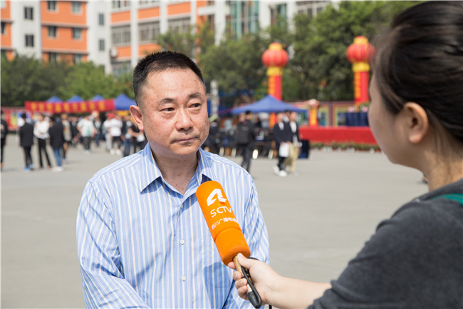 IT人才供需洽談會(huì)：100多家企業(yè)，“職”為新華