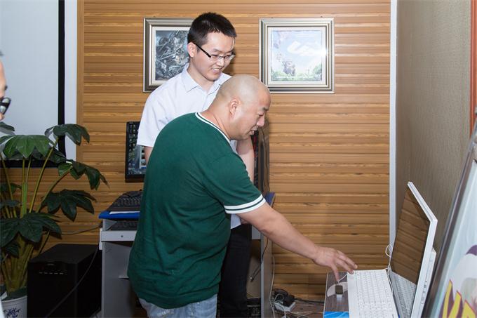 張德高告訴你：學(xué)電腦來新華，巴適得板！