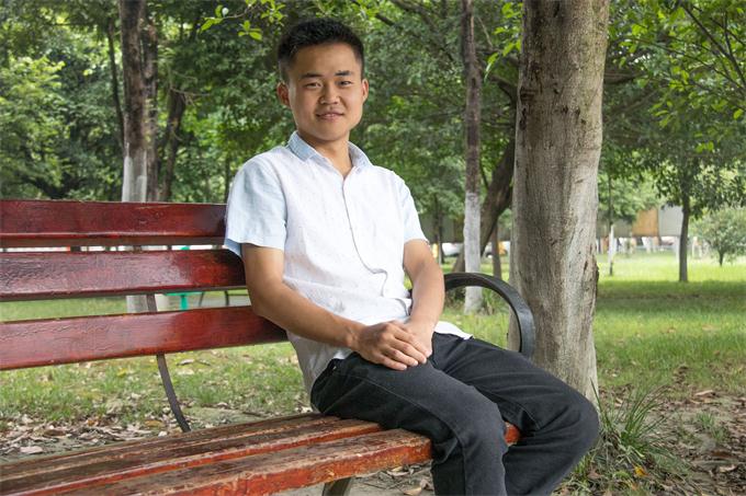 放棄高薪的工作，只為來(lái)新華學(xué)習(xí)軟件