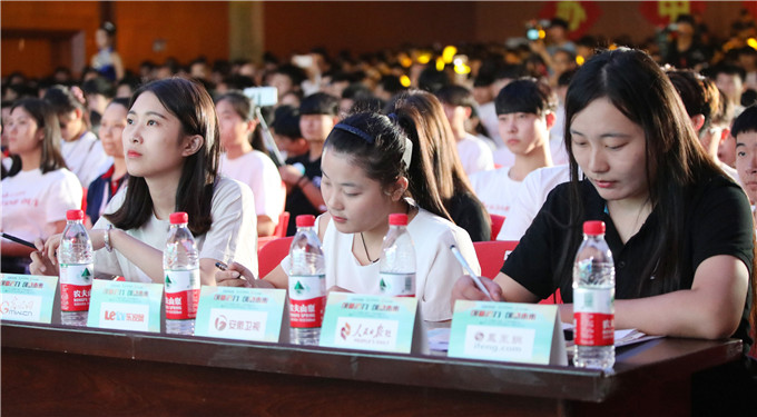 2017互聯(lián)網(wǎng)+創(chuàng)新人才培養(yǎng)論壇暨新華·Autodesk杯創(chuàng)意大賽啟動(dòng)儀式圓滿(mǎn)舉行