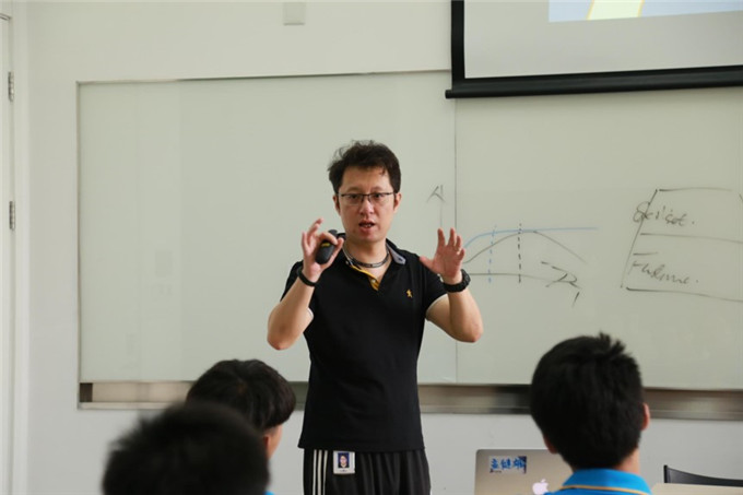 百度行學(xué)子分享會(huì)，未來(lái)互聯(lián)網(wǎng)金融人才在新華