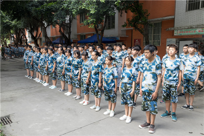 歌聲嘹亮，唱響17級秋季第一批新生軍訓(xùn)