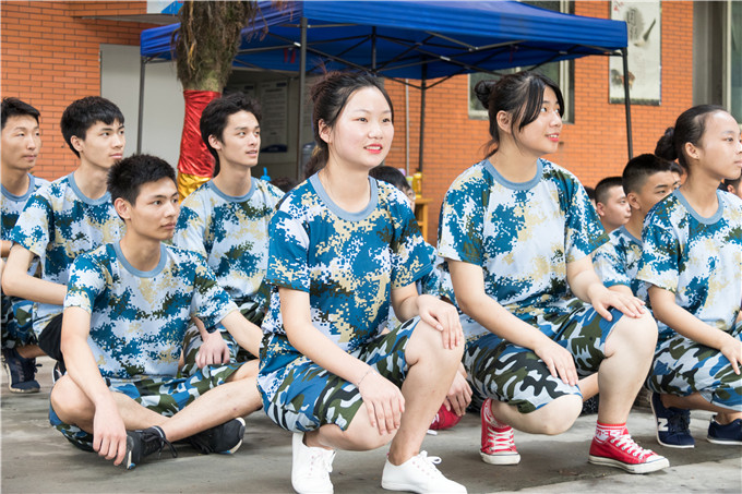 歌聲嘹亮，唱響17級秋季第一批新生軍訓(xùn)