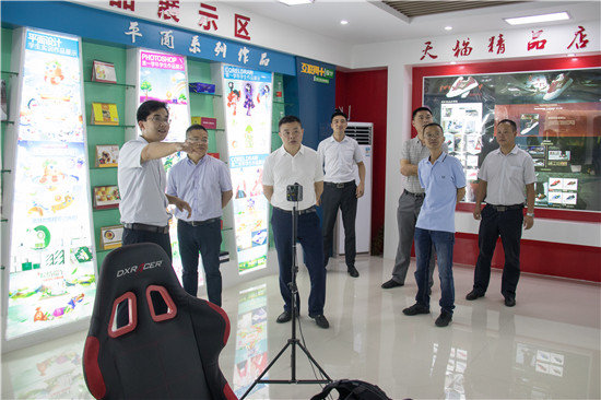  區(qū)人力資源和社會(huì)保障局、就業(yè)局領(lǐng)導(dǎo)蒞臨我院視察