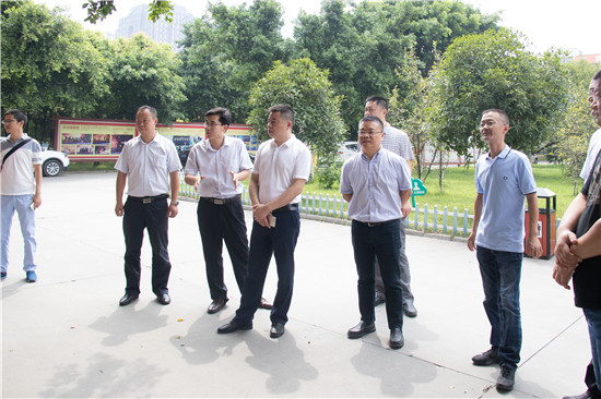  區(qū)人力資源和社會(huì)保障局、就業(yè)局領(lǐng)導(dǎo)蒞臨我院視察