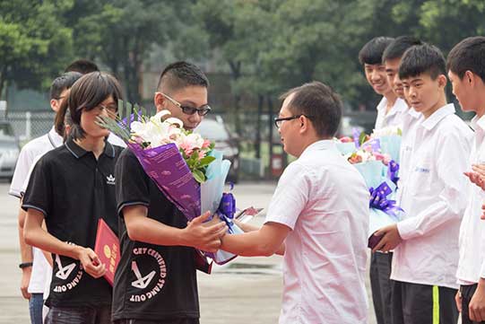 斬獲獎(jiǎng)項(xiàng)，四川新華歐特克杯“王者團(tuán)隊(duì)”凱旋歸來