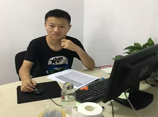 因?yàn)樗拇ㄐ氯A，我走上了向上的人生