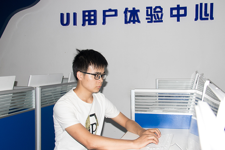 學(xué)互聯(lián)網(wǎng)技能，還是四川新華專業(yè)