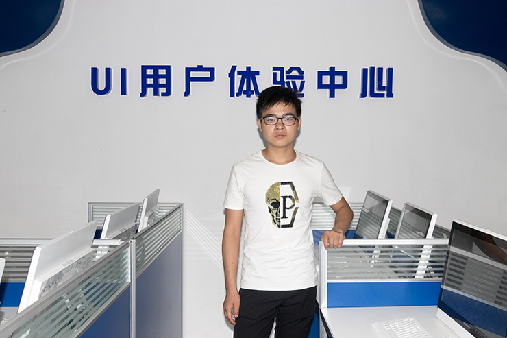 學(xué)互聯(lián)網(wǎng)技能，還是四川新華專業(yè)