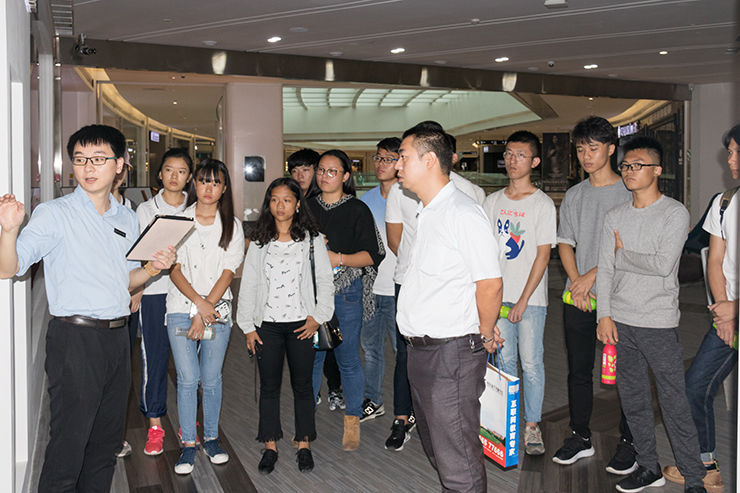 與智能握手，四川新華電腦學(xué)院學(xué)子企業(yè)參觀行