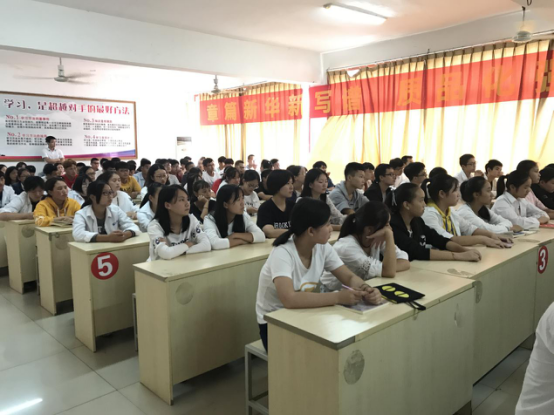 裝修行業(yè)翹楚走進(jìn)我院，動情分享知識