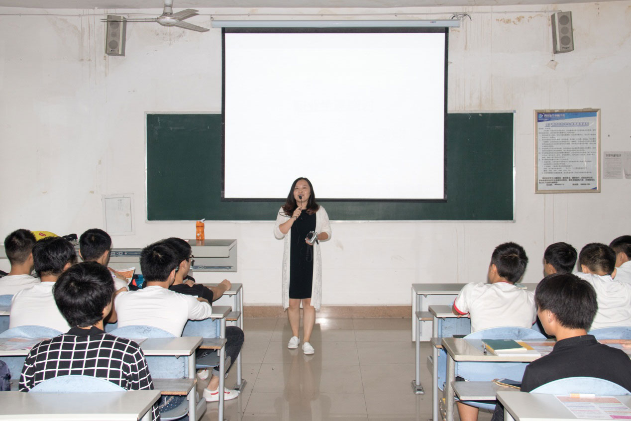 近距離接觸互聯(lián)網(wǎng)電商名企CEO、探索未來發(fā)展路